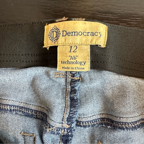 Democracy Women's Ab Solution Blue Jeans - Picture 5 of 8